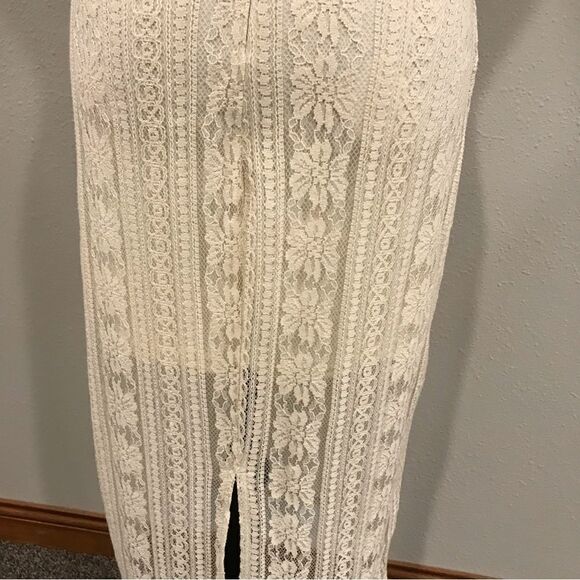 Cream short sleeve lace maxi dress - Picture 7 of 15
